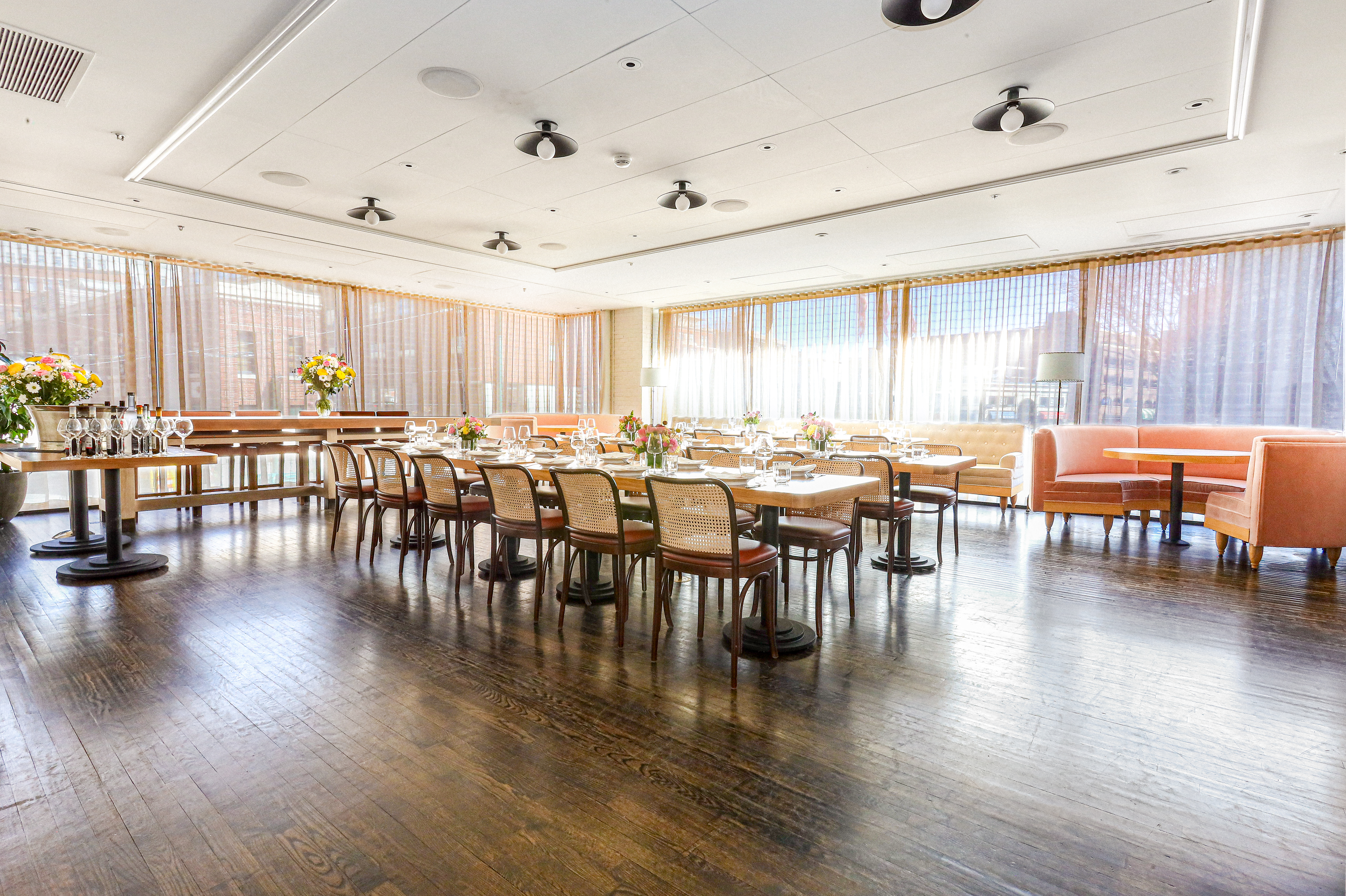 Bar Enza dining room