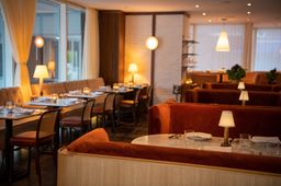 Rochambeau brasserie afternoon light