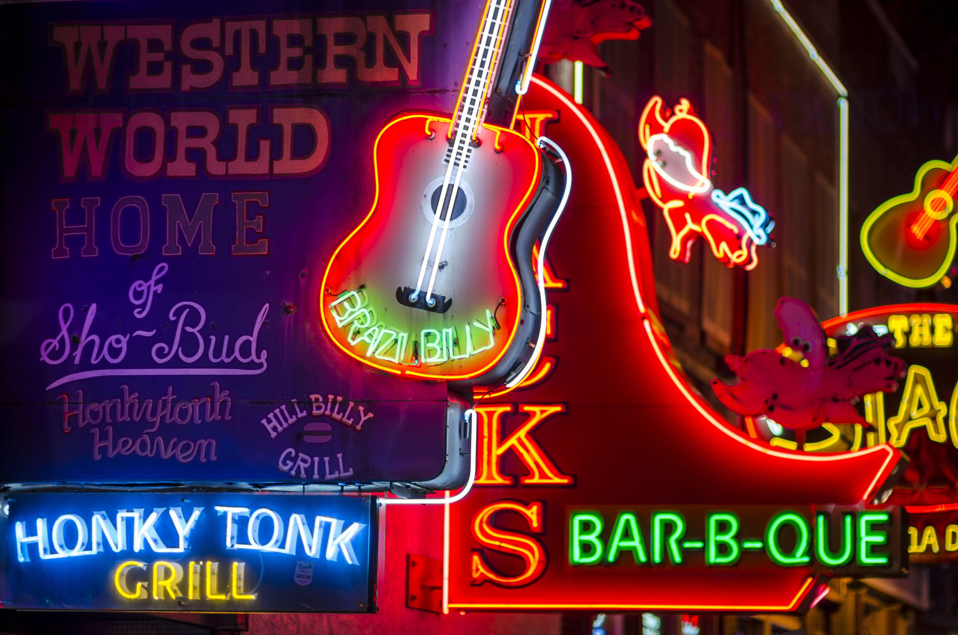 What is a Country Themed Bar Like? | Loretta's Last Call | Country Bar in Boston, MA